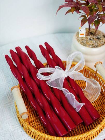 手工螺旋长杆香薰蜡烛套装，采用多种大豆蜡和石蜡制成，蕴含玫瑰香氛，让您心情愉悦。可燃烧8小时，酒红色蜡烛为家居装饰增添氛围。适合作为情侣礼物、斋月家居装饰蜡烛中心摆件、家居烛台礼品，也适合赠送给女性，是冬季的理想之选。