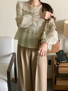 Áo kiểu chiffon dáng suông, tay phồng, phong cách Hàn Quốc mùa xuân, lãng mạn, ngọt ngào, điểm xuyết bèo nhún, viền eo xếp ly. - Màu be - Xem 4