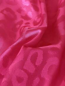 两件套缎面睡衣套装，银白色豹纹短袖翻领上衣和蝴蝶结短裤，女士家居服 - 玫紅色 - 查看 8