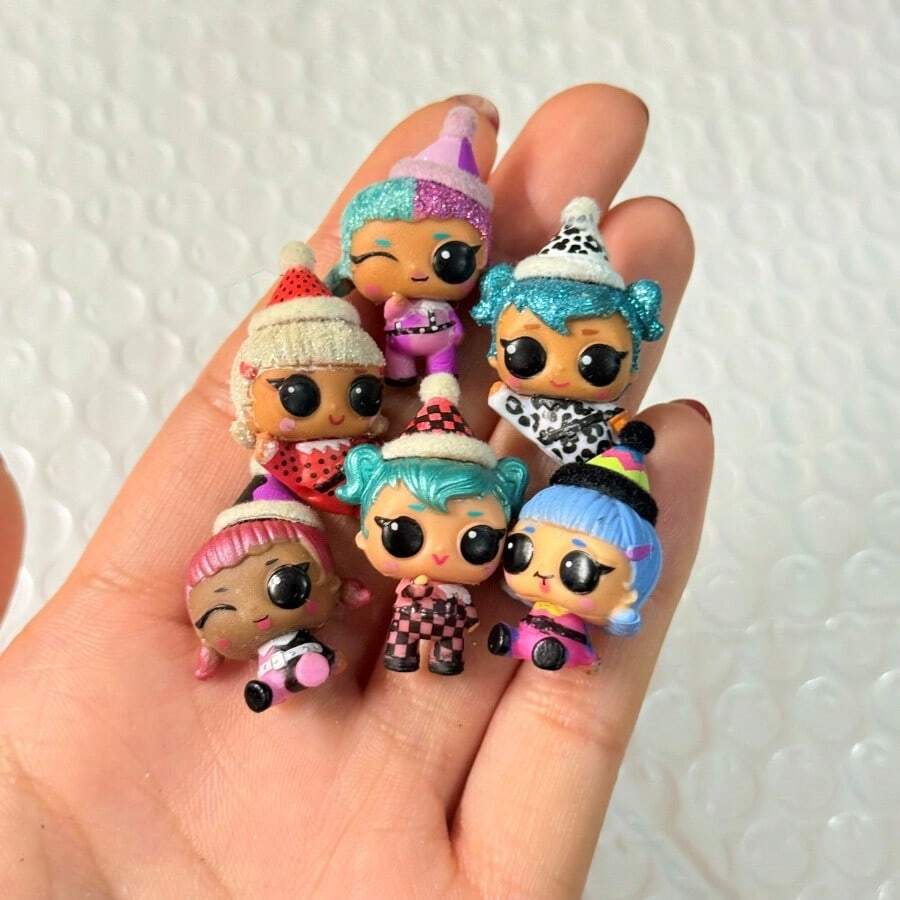 LOL SURPRISE 一套6个全新精致大眼睛戴帽子LOL惊喜迷你娃娃系列玩具，生日礼物，PVC材质，高3厘米，节日礼物，圣诞礼物 - 彩色 - 查看 1