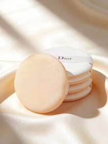 Christian Dior 耐用顺滑气垫粉扑。白色圆形气垫粉扑。干湿两用气垫粉扑。气垫粉扑替换装。 - D白黑 - 查看 5