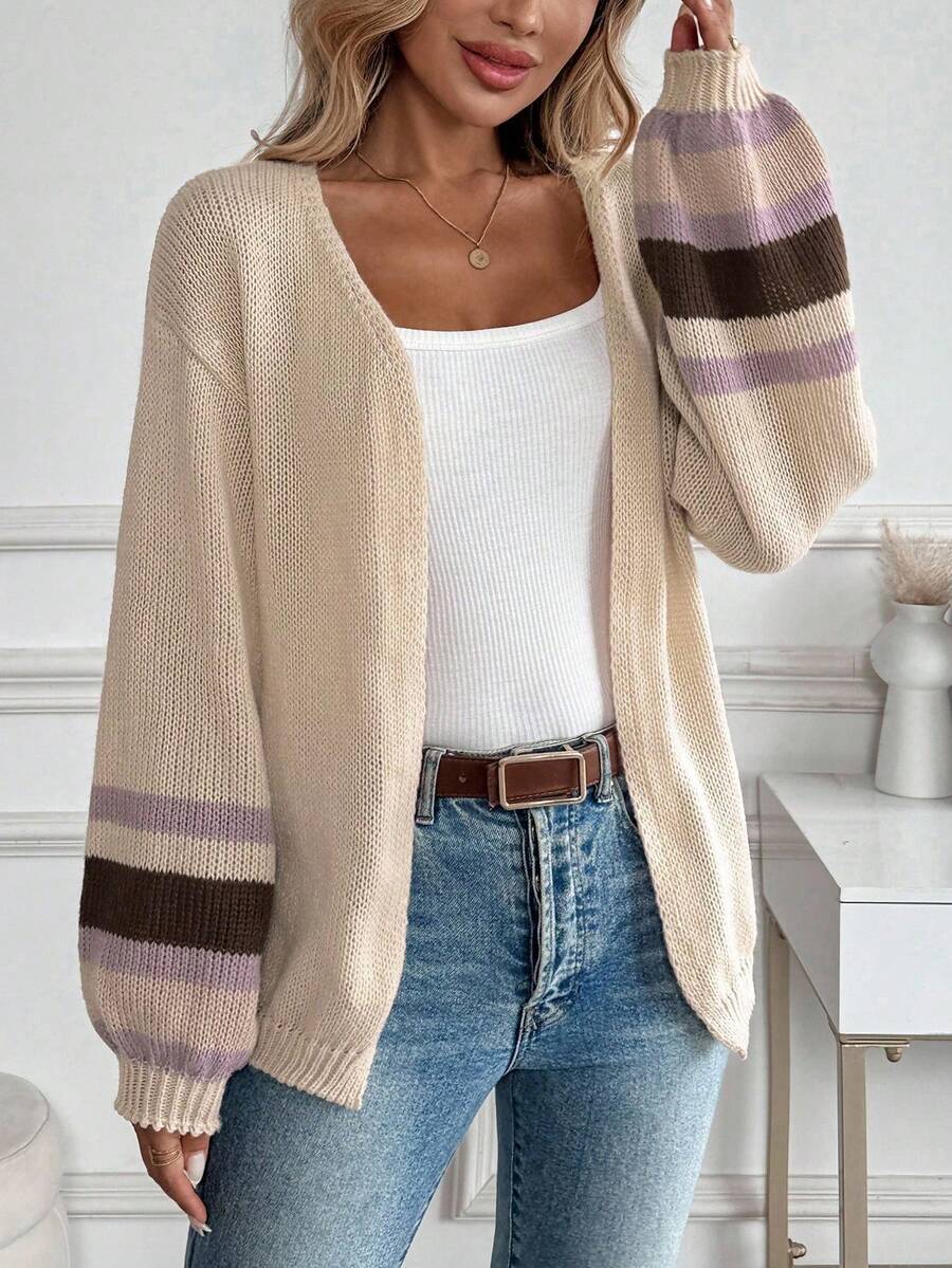 2026 Early Spring Must-Have Fashion Premium | Color Block Stripe Sleeve Knit Cardigan: Soft, Chunky Knit Fabric Perfect For Early Spring Layering, Featuring An Open V-Neck, Relaxed Drop-Shoulder Silhouette, And Voluminous Color-Block Striped Sleeves. It Balances Laid-Back Comfort With Retro Charm, Available In White/Black/Teal/Khaki-Your Versatile Staple For Spring American Casual Style. Casual Rib-Knit Daily - 杏色 - 查看 1