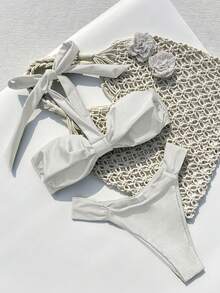 Ensemble de bikini femme à bretelles croisées de couleur unie. Le design des bretelles crée une ligne de clavicule unique, et le bas taille haute met en valeur les courbes. - Blanc - Voir 3