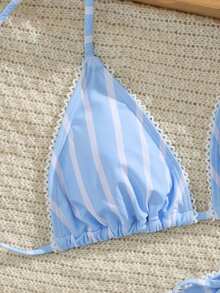 Bộ bikini hai mảnh màu xanh nhạt kẻ sọc - Quần bơi viền ren và nơ xinh xắn, thích hợp mặc đi biển, tôn dáng. - Xanh và trắng - Xem 6