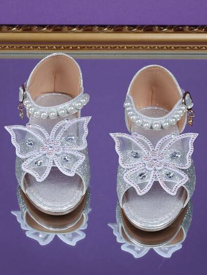一双2026新款女童网纱亮片蝴蝶珍珠装饰防滑中跟平底鞋，配有可调节绑带，甜美时尚，酷炫十足。生日拍照必备单品——专为儿童舞蹈派对设计。