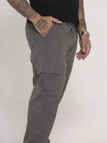 Calça Cargo Masculina em Sarja, Modelagem Oversized Confortável Casual com 6 bolsos Estilo Skate - Cinza - Visão 4