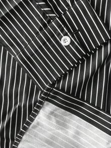 Camisa masculina plus size leve, de manga comprida, com estampa digital 3D listrada retrô, ideal para o dia a dia. Possui bolso com botões e tecido absorvente. - Preto - Ver 7