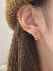 1 par de pendientes de aro minimalistas con lazo - Pendientes pequeños de metal vintage simples para mujeres - Plateado - Ver 5