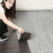 50片木纹自粘PVC地板砖。防水、自粘、耐磨，适用于卧室、厨房和客厅的装饰。易于安装，适合DIY项目。这是一款光滑表面的PVC自粘地板材料，一种新型加厚耐磨地板材料，专用于家居木纹翻新和水泥地面，防水防油。情人节特惠。 - 45*15cm - 查看 3