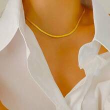 1条18K镀金钛钢项链，链子造型包括十字架、刀、蛇骨、O形、盒子、嘴唇、锤子、星星等，长度45+5厘米。 - 金色 - 查看 9