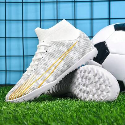 新款男女通用足球鞋，推荐用于学校、比赛、训练，高帮和低帮款式，长钉和短钉，防滑、耐磨、抓地力强，成人男女足球鞋