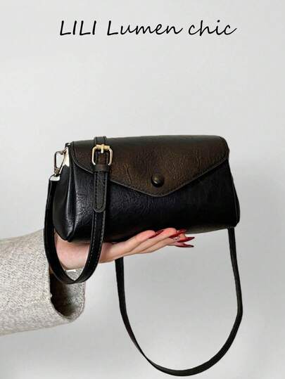 Ce sac bandoulière minimaliste pour femme est un sac à rabat simple et polyvalent d'une seule couleur, qui peut être porté à l'épaule ou en bandoulière. L'espace intérieur peut contenir des articles tels que des clés et du rouge à lèvres. Convient à diverses occasions comme les courses, les sorties, les rendez-vous, les déplacements professionnels, les voyages, les fêtes et les trajets quotidiens.