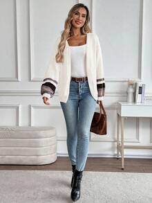 2026 Early Spring Must-Have Fashion Premium | Color Block Stripe Sleeve Knit Cardigan: Soft, Chunky Knit Fabric Perfect For Early Spring Layering, Featuring An Open V-Neck, Relaxed Drop-Shoulder Silhouette, And Voluminous Color-Block Striped Sleeves. It Balances Laid-Back Comfort With Retro Charm, Available In White/Black/Teal/Khaki-Your Versatile Staple For Spring American Casual Style. Casual Rib-Knit Daily - 白色 - 查看 3