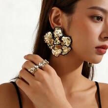 2件/3件套金色珐琅花卉设计耳环+简约鱼骨戒指（女士） - WEH6115大花朵 - 查看 1