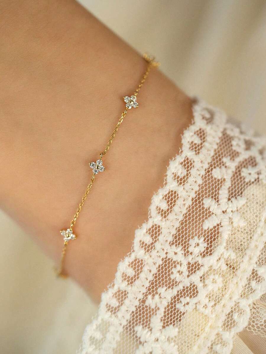 1pc Women's Bracelet, Bohemian Tassel Style, Copper Rhinestone Clover Flower Bracelet, Daily Accessory Gift (Random Clover Bead Count)