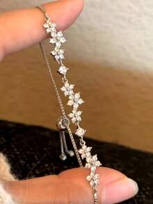 1pc Adjustable Sparkling 5-Petal Flower Bracelet, Elegant Women's Copper Jewelry Suitable For Parties, Daily Wear, Weddings - Silver - View 6