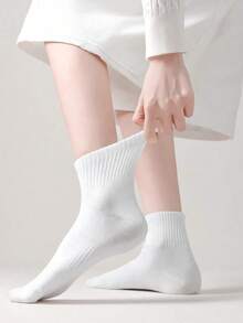 1 Paire/3 Paires/6 Paires/10 Paires Multi-Pack Chaussettes Courtes pour Femmes Toutes Saisons, Chaussettes Jacquard Couleur Unie Taille Cintrée Respirantes, Chaussettes Style Rue Personnalisées, Chaussettes Douces Confortables Décontractées Moelleuses, Noir & Blanc Convient pour Sorties Quotidiennes, Maison, Bureau, Campus, Sports Chaussettes Courtes pour Femmes - Multicolore - Voir 6