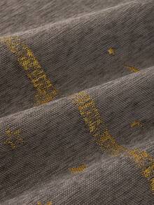 一件装时尚简约雪尼尔沙发套，星月箔印设计。适用于单人/双人/三人/四人座及L型沙发。防滑、防刮、防尘、防污，宠物友好型沙发套。可机洗、手洗、干洗。四季皆宜的客厅沙发套，既可作为装饰亮点，又可保护家具，适用于卧室、书房、餐厅和客厅。是斋月和节日装饰的理想之选。 - 灰色 - 查看 7