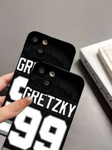 Camiseta Gretzky negra y blanca con el número noventa y nueve. Esta elegante funda es compatible con Samsung, Apple, VIVO, OPPO, , Transsion, ,  y Honor. Fabricada en silicona TPU, ofrece protección contra golpes y caídas, además de una sensación superior. Es un regalo ideal para familiares, amigos y seres queridos, y una opción perfecta para San Valentín y Año Nuevo. - Negro - Ver 8