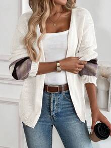 2026 Early Spring Must-Have Fashion Premium | Color Block Stripe Sleeve Knit Cardigan: Soft, Chunky Knit Fabric Perfect For Early Spring Layering, Featuring An Open V-Neck, Relaxed Drop-Shoulder Silhouette, And Voluminous Color-Block Striped Sleeves. It Balances Laid-Back Comfort With Retro Charm, Available In White/Black/Teal/Khaki-Your Versatile Staple For Spring American Casual Style. Casual Rib-Knit Daily - 白色 - 查看 5