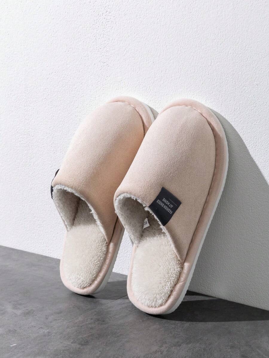 室内男士拖鞋，适合秋冬季居家穿着，卧室地板皆宜，静音轻便，舒适保暖，仿麂皮绒面料，男女皆宜。 - 米色 - 查看 1