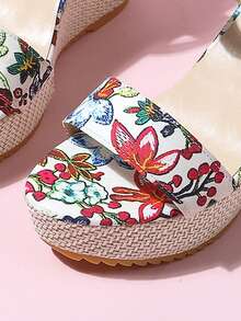 Giày sandal mùa hè cho nữ, đế xuồng, họa tiết khăn lụa, trang trí đính hạt cao cấp, thoải mái và nhẹ nhàng, thời trang đa năng, phù hợp cho cả trang phục thường ngày và đi nghỉ mát. - Màu đỏ tím - Xem 7