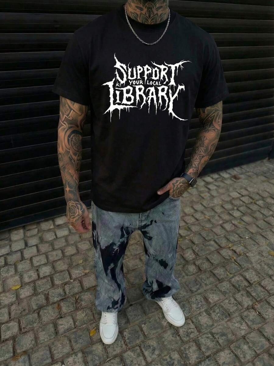男士“支持本地图书馆”标语金属文字印花落肩T恤，休闲街头朋克哥特风，柔软触感，夏季款 - 黑色 - 查看 1