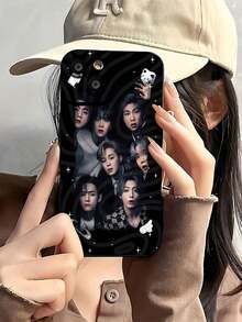 Fondo negro con los miembros de . Esta elegante funda para teléfono con temática de  es compatible con Samsung, Apple, VIVO, OPPO, , Transsion, ,  y Honor. Fabricada en silicona TPU, ofrece protección contra golpes y caídas, además de una sensación superior. Es un regalo ideal para familiares, amigos y seres queridos, y una opción perfecta para San Valentín y Año Nuevo. - Negro - Ver 1