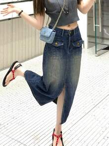 铜扣腰牛仔半身裙，深蓝色，带口袋，休闲时尚百搭，适合女性通勤穿着 - 深色水洗藍 - 查看 2