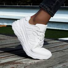 Nouvelles chaussures de course mode couleur unie pour femmes, baskets de sport respirantes et légères, chaussures athlétiques confortables et durables avec semelle épaisse pour les sports de plein air, le port décontracté quotidien, la course sur sentier - Blanc - Voir 4