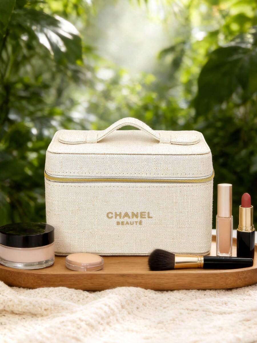 CHANEL 限量版白色圣诞化妆包，便携式洗漱收纳袋，化妆盒