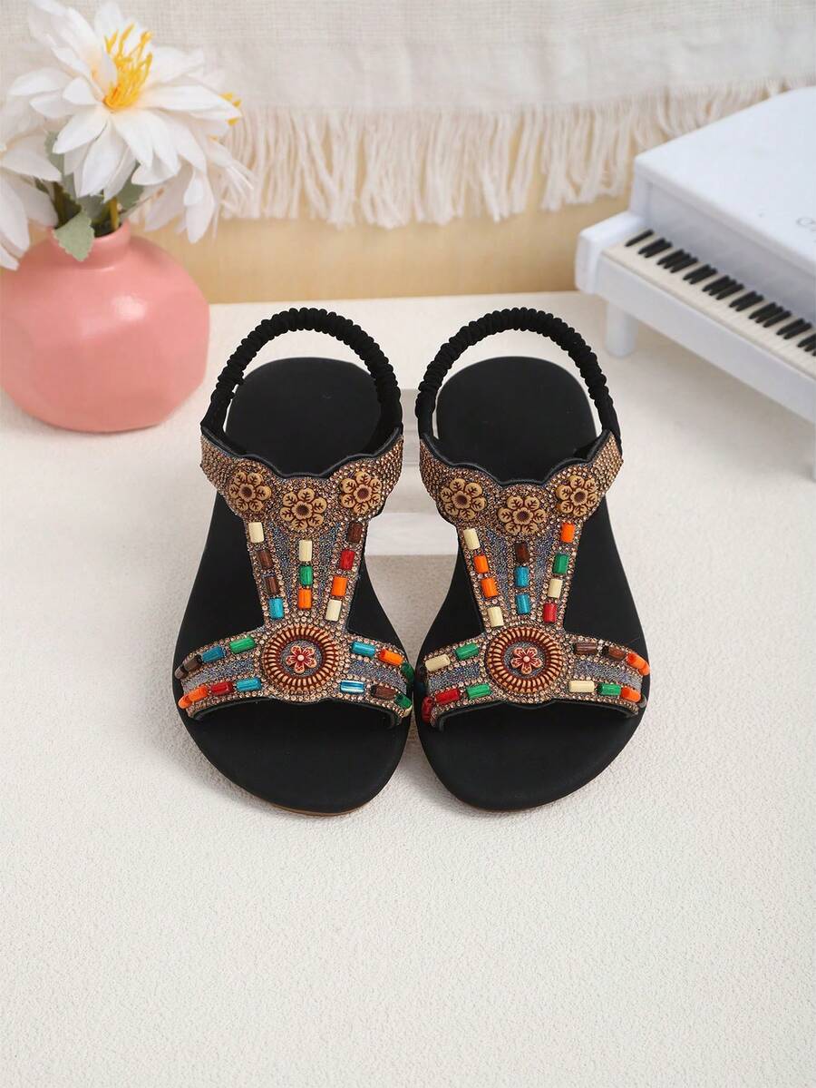 1双最新款夏季波西米亚风水晶装饰花朵儿童凉鞋 - 黑色。适合日常出行、商场购物、暑假旅行、派对和公园散步。可轻松搭配各种儿童服装，风格休闲、时尚又舒适。 - 黑色 - 查看 1