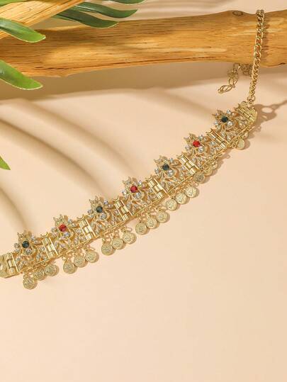 A Zinc Alloy Headwear Chain With A Round Human Head Printed Pendant, Featuring A Moon Pattern And Hollowed-Out Craftsmanship. It Is Inlaid With Green Diamonds, White Diamonds And Colored Diamonds. It Is Suitable For Customizing And Wearing During Ramadan And Can Also Be Used As A Headwear For Various Occasions, Such As Weddings, Ramadan, And Limited Edition Headwear For The Four Seasons Of Ramadan.