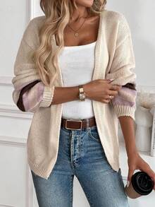 2026 Early Spring Must-Have Fashion Premium | Color Block Stripe Sleeve Knit Cardigan: Soft, Chunky Knit Fabric Perfect For Early Spring Layering, Featuring An Open V-Neck, Relaxed Drop-Shoulder Silhouette, And Voluminous Color-Block Striped Sleeves. It Balances Laid-Back Comfort With Retro Charm, Available In White/Black/Teal/Khaki-Your Versatile Staple For Spring American Casual Style. Casual Rib-Knit Daily - 杏色 - 查看 3