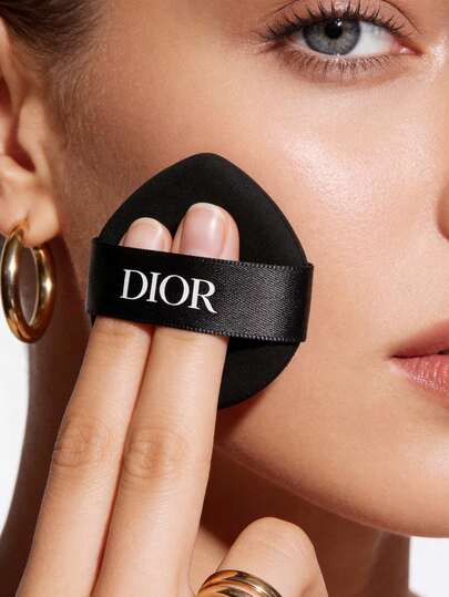 Christian Dior Cojín de aire suave y duradero. Cojín de aire con forma personalizada en negro. Cojín de aire de uso dual en seco y húmedo. Paquete de prueba/recarga de cojín de aire.