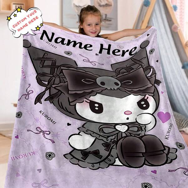 Sanrio 1 pieza Manta de peluche personalizada con estilo Lolita oscura de Kuromi, se puede personalizar con nombre o apodo, con el personaje de Kuromi en un esquema de color negro y morado en estilo Lolita oscura, decorada con lazo, calavera y elementos de encaje - Suave, cálida, duradera, adecuada para múltiples escenarios como cubierta de sofá, manta de dormitorio o manta de siesta para niños