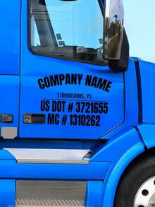 定制DOT（美国交通部）卡车和商用车贴纸，个性化货运公司乙烯基贴纸，带有DOT和MC编号，定制公司名称字母拖车卡车门贴纸，专业合规识别贴纸，防水防风耐用乙烯基材质，易于粘贴和移除，可定制尺寸、字体和颜色，适用于个体经营者和货运公司卡车门窗贴纸 - 多色 - 查看 3