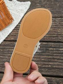 1 Pair Girls' Summer Flat Sandals, Fashionable Floral Slip On Solid Color Comfortable Casual Versatile Flip Flops, Suitable For Girls' Daily Wear In Summer - White - View 7
