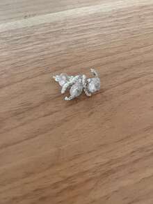 1件珍珠CD字母耳环，可爱夏季饰品，时尚独特的女士耳环 - 鑲鑽字母耳釘 - 查看 5