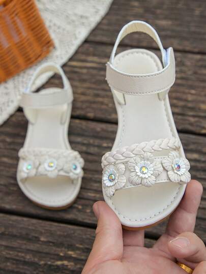1 đôi dép xăng đan đế bằng mùa hè cho bé gái, kiểu dáng tối giản công chúa, hở mũi, đính đá hoa, đế mềm, có khóa dán, thích hợp cho bé mặc hàng ngày, đi học và đi chơi.