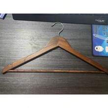1件装木质衣架套装，360°旋转挂钩，防滑凹槽，纤薄节省空间设计，适用于衬衫、外套、连衣裙、裤子、大衣，可用于家庭衣柜、公寓、酒店、零售店收纳，是时尚爱好者的必备整理用品，衣物衣架 - 彩色 - 查看 17