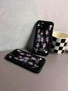Fondo negro con los miembros de . Esta elegante funda para teléfono con temática de  es compatible con Samsung, Apple, VIVO, OPPO, , Transsion, ,  y Honor. Fabricada en silicona TPU, ofrece protección contra golpes y caídas, además de una sensación superior. Es un regalo ideal para familiares, amigos y seres queridos, y una opción perfecta para San Valentín y Año Nuevo. - Negro - Ver 7