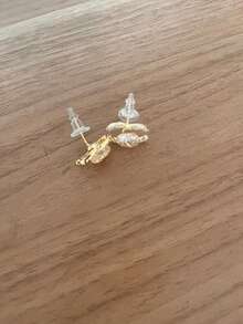 1件珍珠CD字母耳环，可爱夏季饰品，时尚独特的女士耳环 - 鑲鑽字母耳釘 - 查看 3