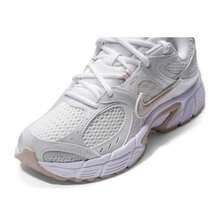 Jordan 耐克女士休闲鞋 W NIKE V5 RNR 轻便舒适日常户外运动休闲鞋 HQ7901-110 - 山峰白/粉砂岩紅/白/野灰 - 查看 7