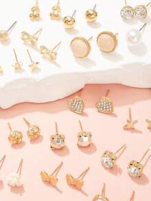 30 Pairs/Set Women's Fashion Stud Earrings Set, Minimalist Star, Butterfly, Cherry Blossom Patterns, Versatile For Daily, Date, Holiday Gift - Yellow Gold - View 4