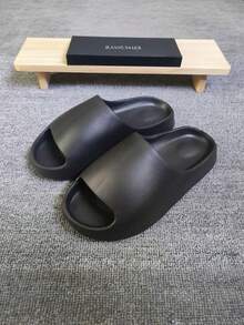 Bebealy 男女通用拖鞋和男士 EVA 舒适超柔软速干浴室云朵拖鞋，夏季凉鞋，成人情侣款，小一码，浴室拖鞋 - 黑色 - 查看 5