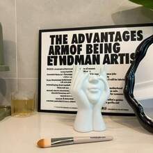 1件简约多功能白色金色手形花瓶兼化妆刷架，塑料桌面装饰，带口红槽，适用于梳妆台/浴室/家居及办公室，艺术雕塑花瓶收纳整理器，母亲节/情人节/毕业季礼物 - 摀臉 - 查看 15