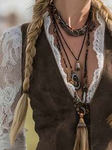 这款优雅的女士V领长袖衬衫饰有蕾丝边和仿牛仔领，散发着波西米亚西部牛仔风情。弹力蕾丝面料百搭，适合休闲穿着，四季皆宜。这款女士西部复古蕾丝边衬衫采用仿麂皮和蕾丝面料制成。春季必备。 - 咖啡棕 - 查看 6