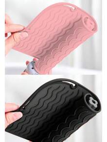 1 set di tappetini in silicone resistenti al calore, tappetino da viaggio portatile, adatto per piastre arricciacapelli, piastre per capelli, arricciacapelli, custodia da viaggio, strumenti per lo styling dei capelli, isolamento efficace, borsa portaoggetti con molletta, tappetino per arricciacapelli, facile da trasportare, essenziale per il ritorno a scuola, adatto per pettini, asciugacapelli, capelli, parrucchieri, viaggi, prodotti per lo styling dei capelli, strumenti per lo styling dei capelli, accessori per lo styling dei capelli, barbieri, attrezzature per lo styling dei capelli - Multicolore - Visualizzare 22