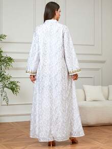 优雅女士斋月长款卡夫坦长袍，V领设计，饰以金色刺绣和串珠刺绣，适合开斋节庆祝活动、节日以及日常穿着。 - 灰色 - 查看 2